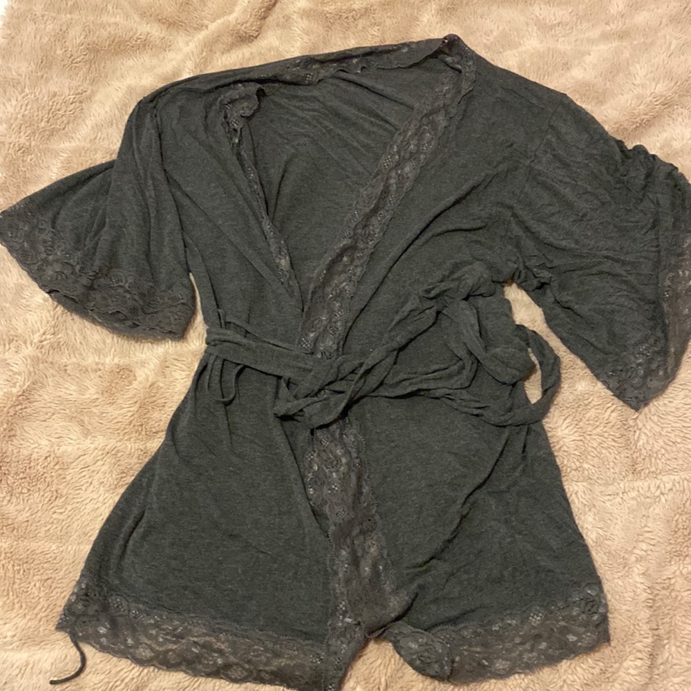 Nightgown kimono with lace contour